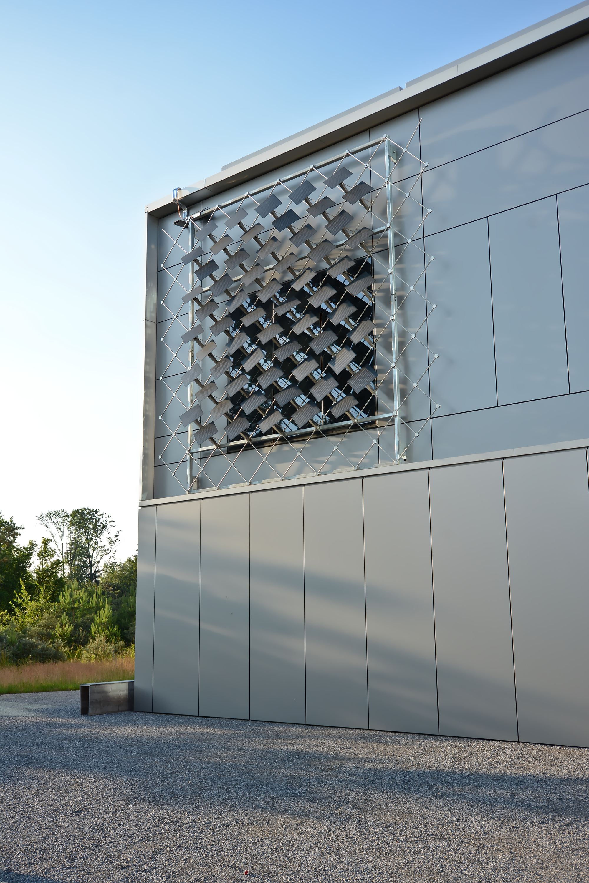 A Swiss startup devises an intelligent photovoltaic façade that tracks and moves with the sun Photo courtesy  Zurich Soft Robotics