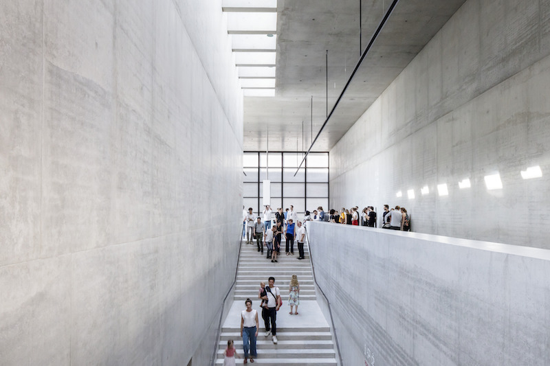 Upper foyer, main internal staircase