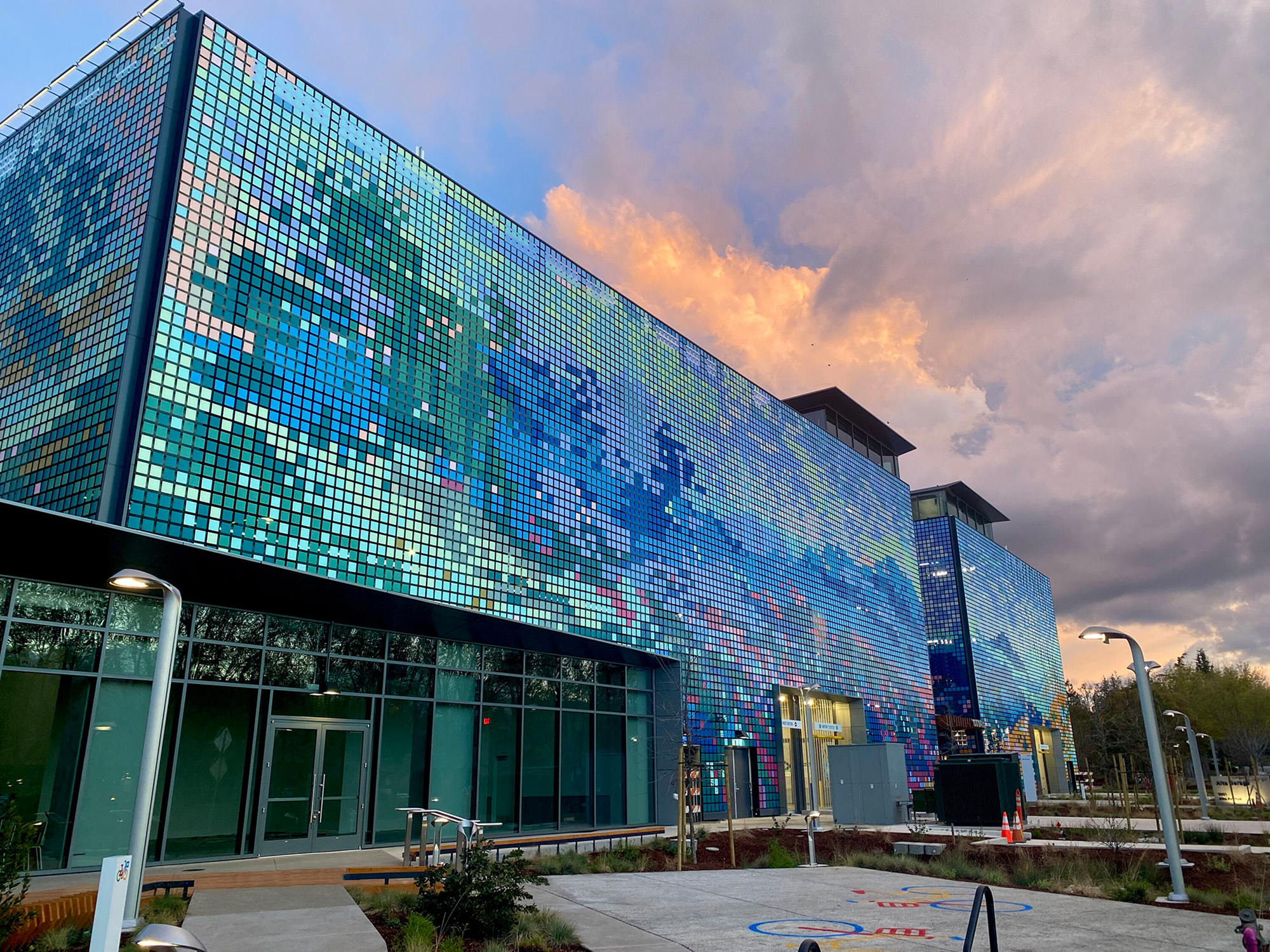 Parking garage with moving mural made of KINETICWALL panels