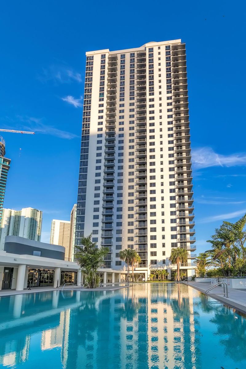 Caoba pool deck