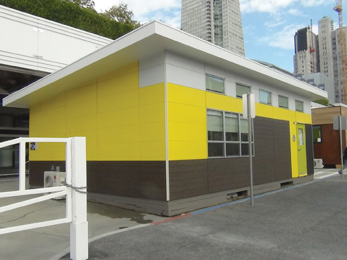 The classrooms exterior cladding consisted of fiber cement boards of varying co