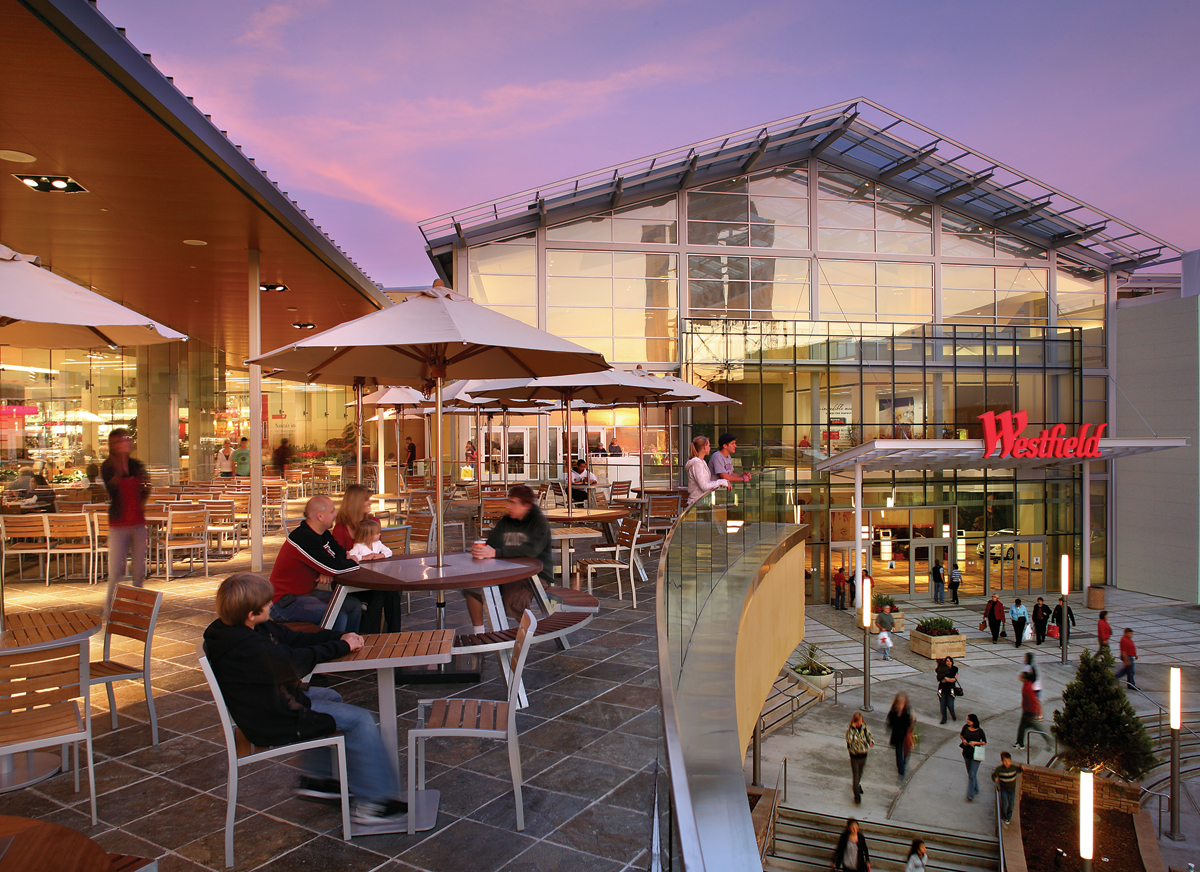 Westfield Galleria in Roseville, Calif., features indoor/outdoor promenade.