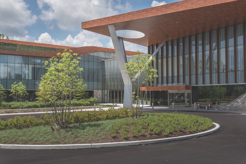 Asplundh Cancer Pavilion with Linetec+Kawneer wood0look aluminum