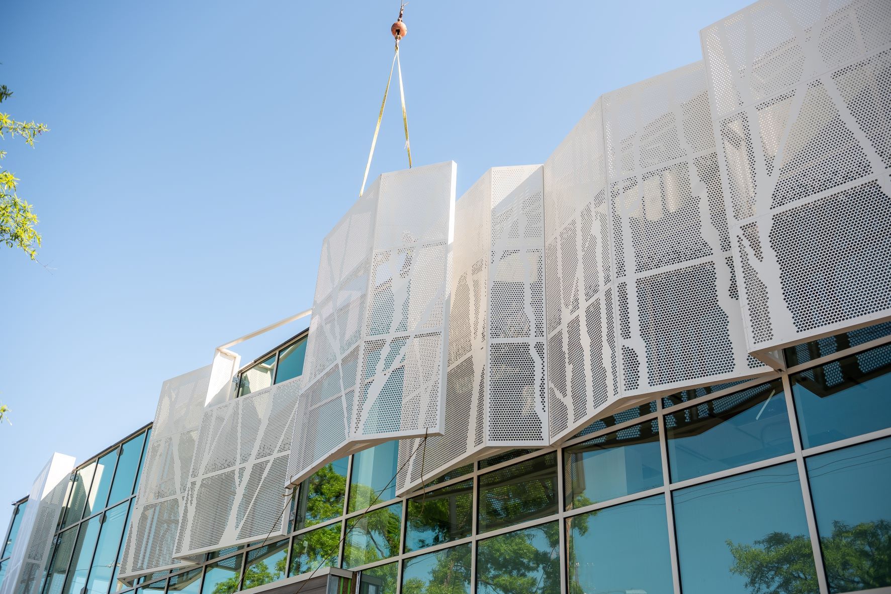 Exterior scrim being placed onto Lamond Riggs/Lillian J. Huff Library in Washington.