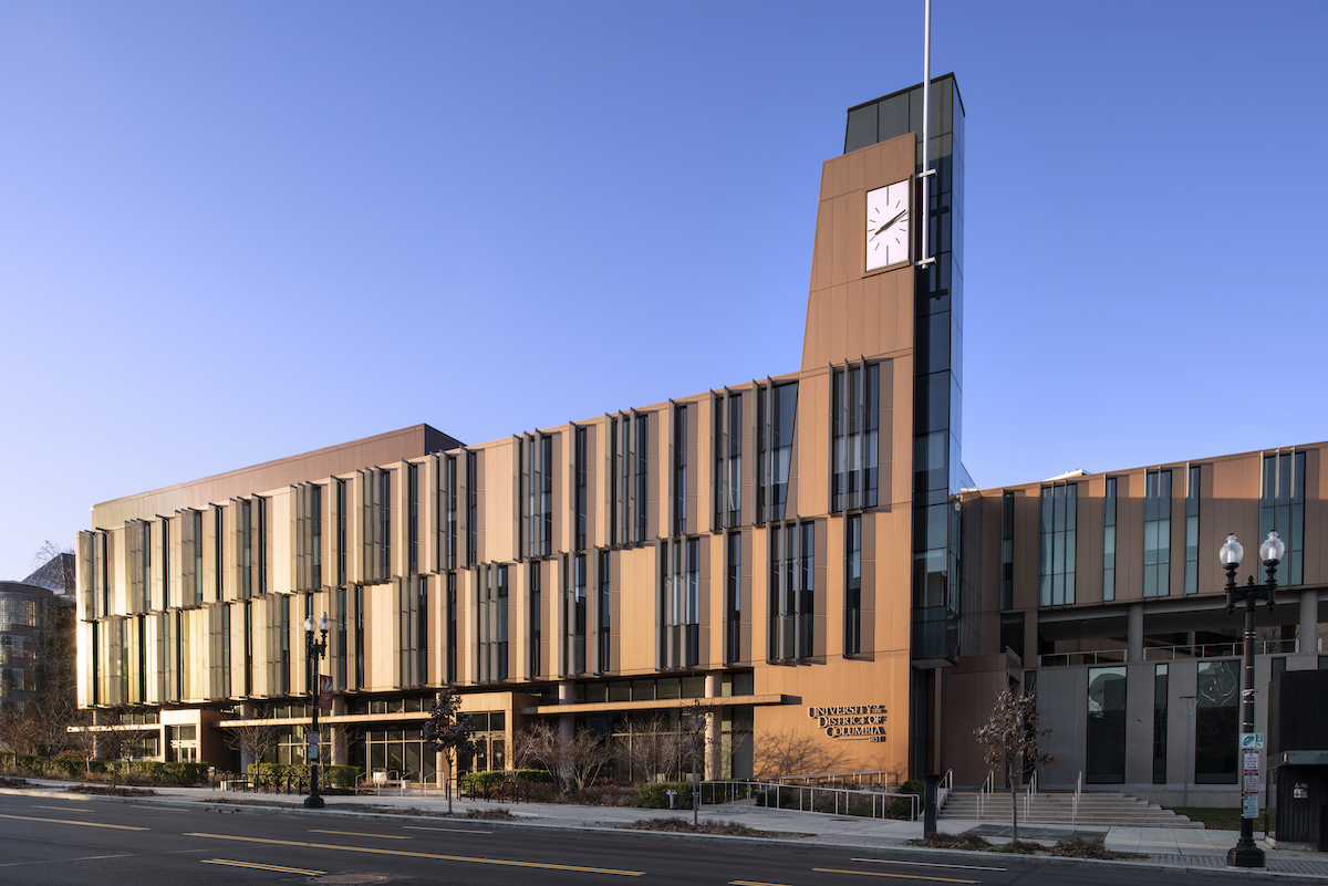 The University of the District of Columbia Student Center is one of the few LEED Platinum-certified university student unions on the East Coast. Kingspan Designwall 2000 insulated metal panels were chosen to deliver insulation, weather barriers, and aesthetics.