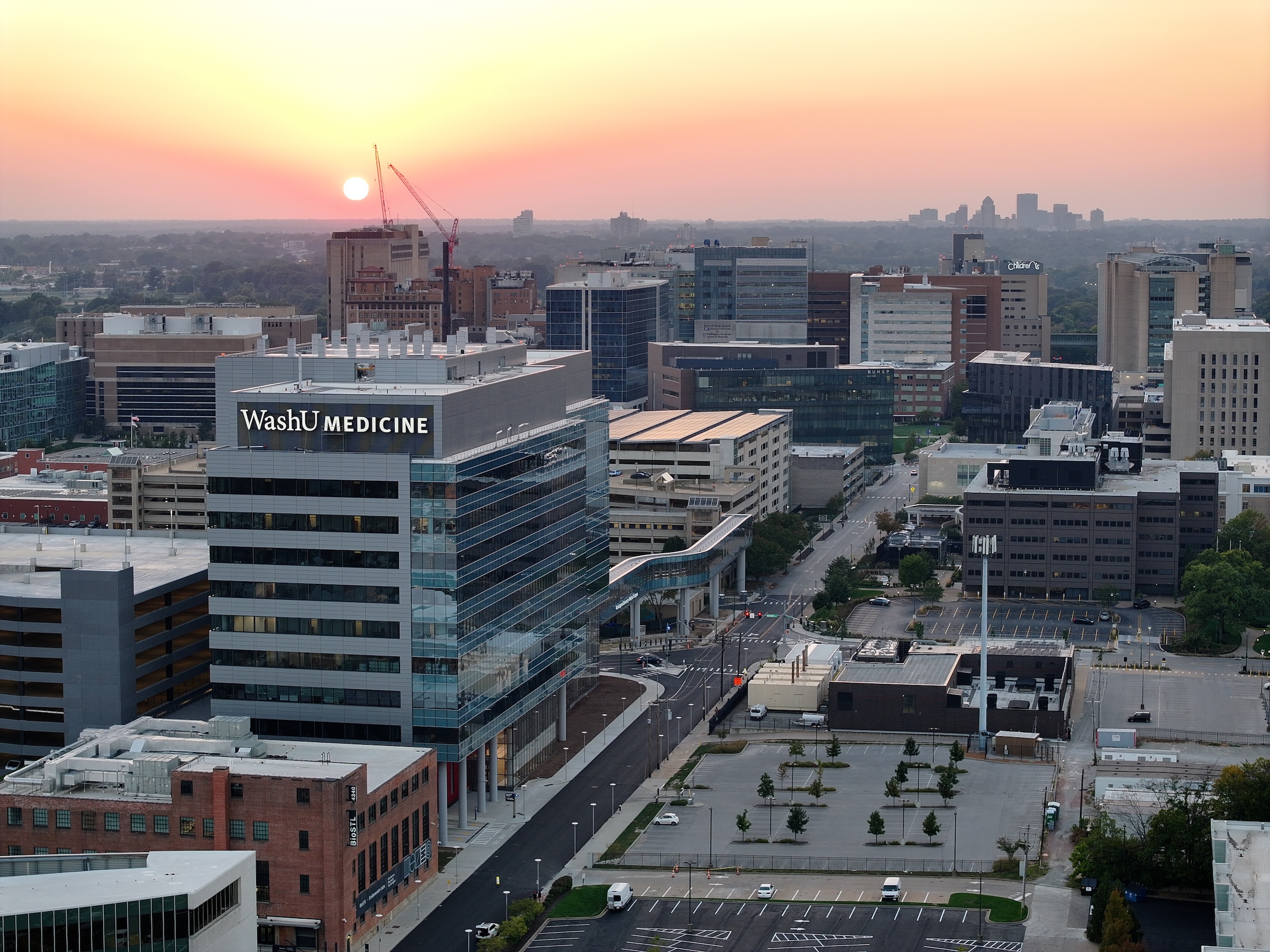 In St. Louis’ Cortex Innovation District, Washington University School of Medicine recently opened its new Jeffrey T. Fort Neuroscience Research Building. Photo courtesy McCarthy Building Companies