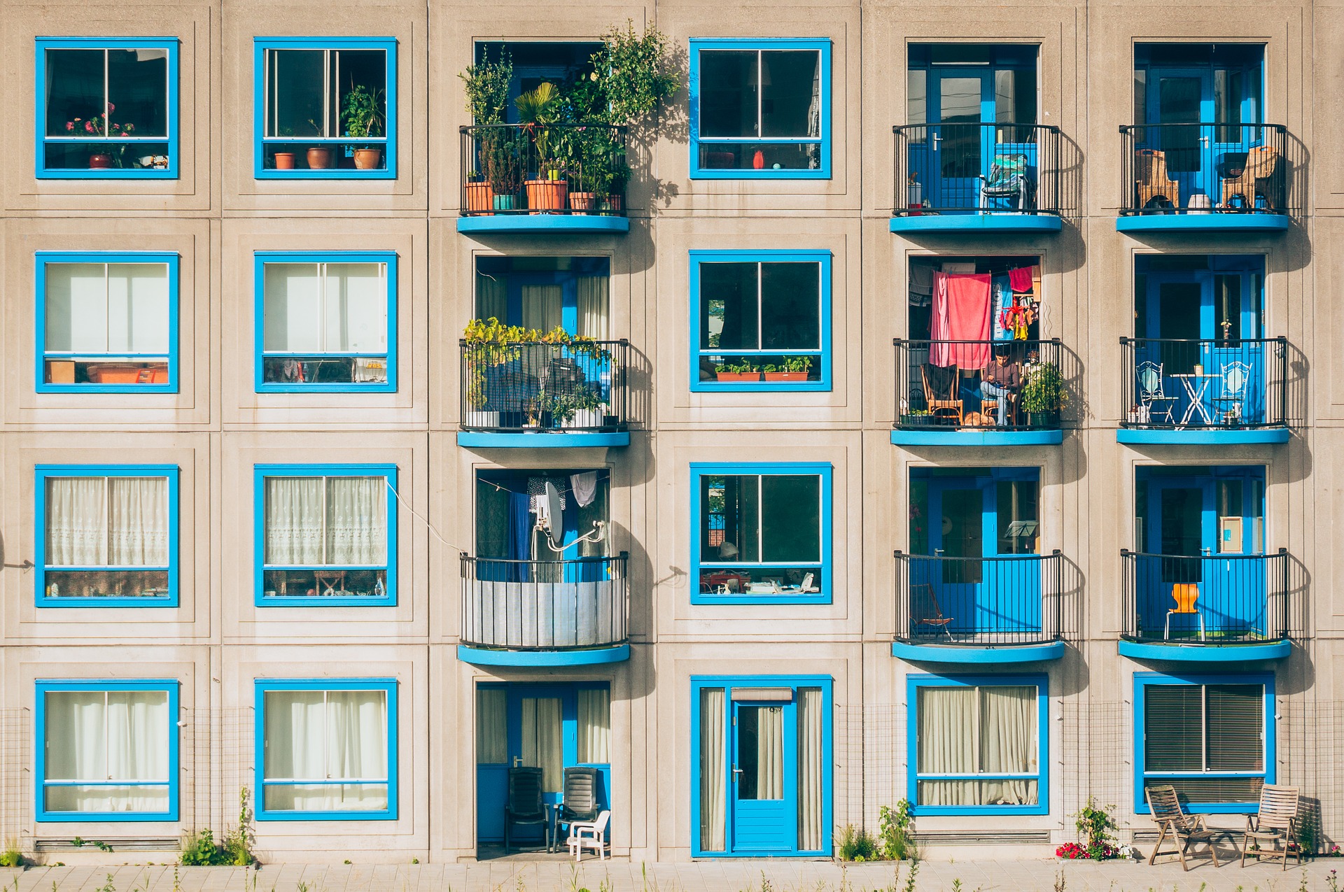 Typical apartment complex in U.S. West Coast city.