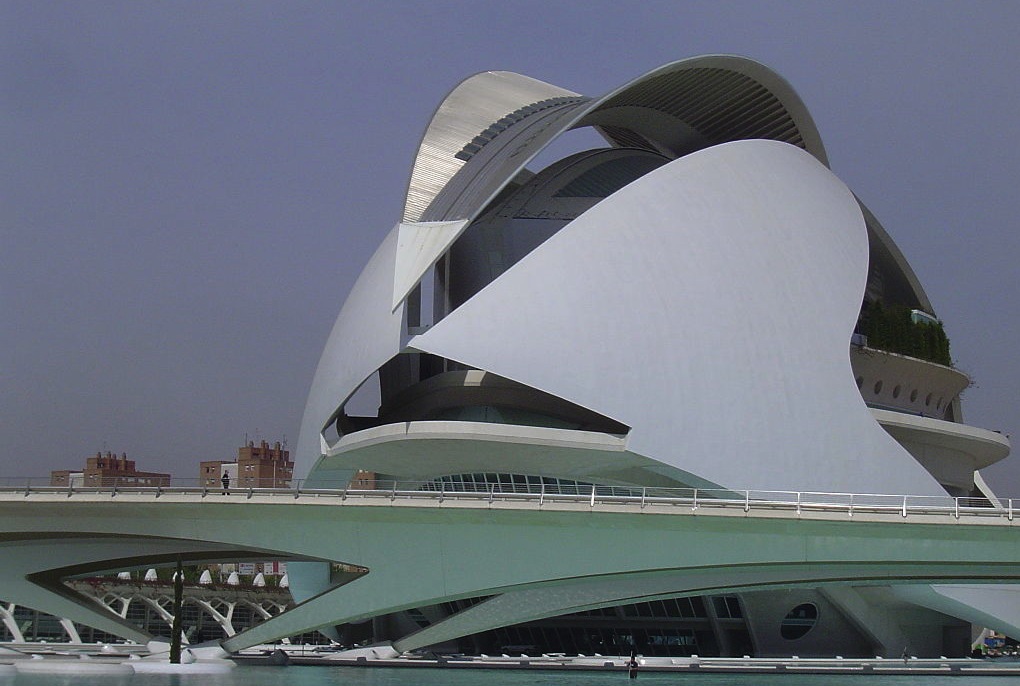 Photo: Palau de les Arts Reina Sofia by ToNToNi via Wikimedia Commons