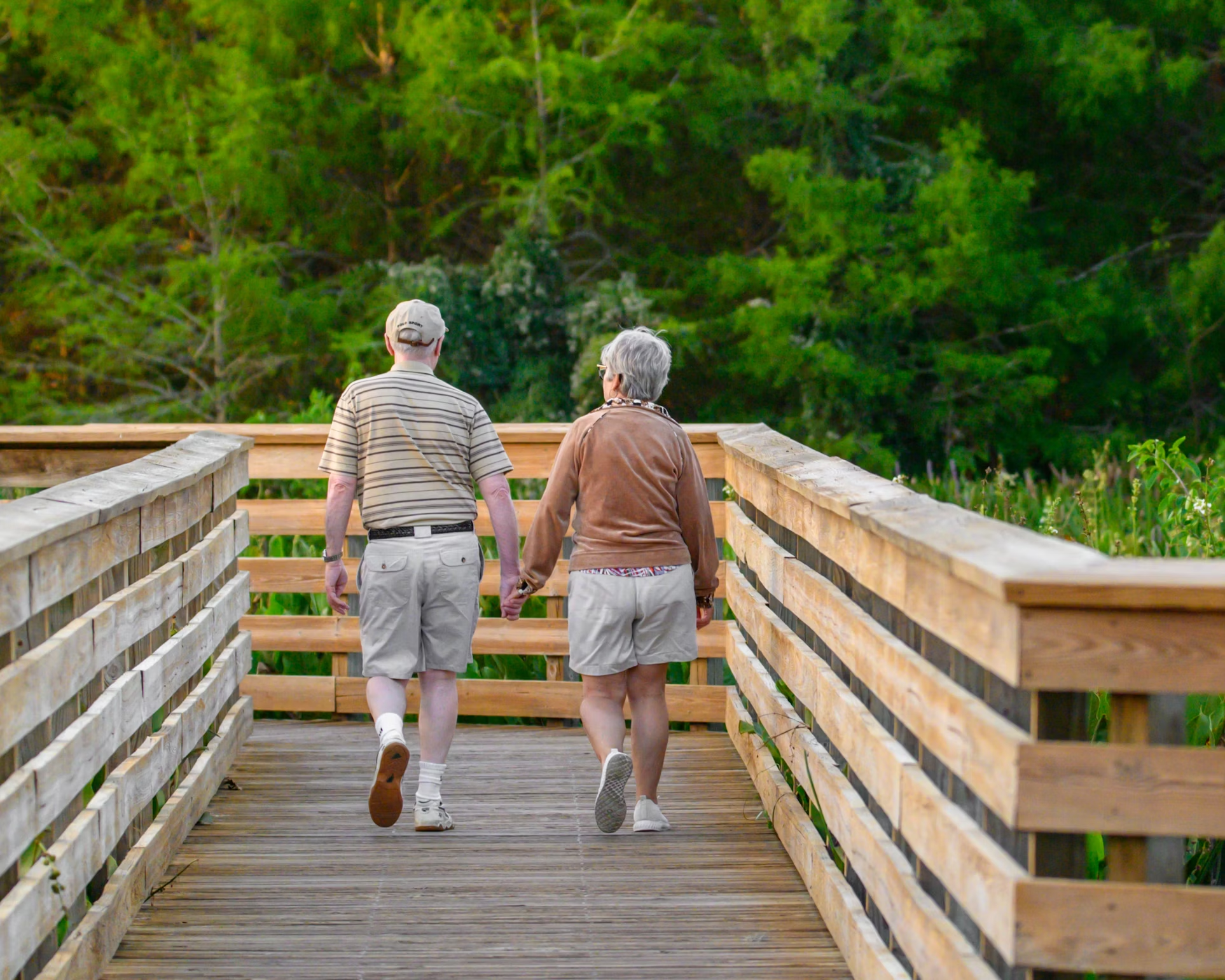 Elderly couple on a stroll | Photo by Richard Sagredo from Unsplash