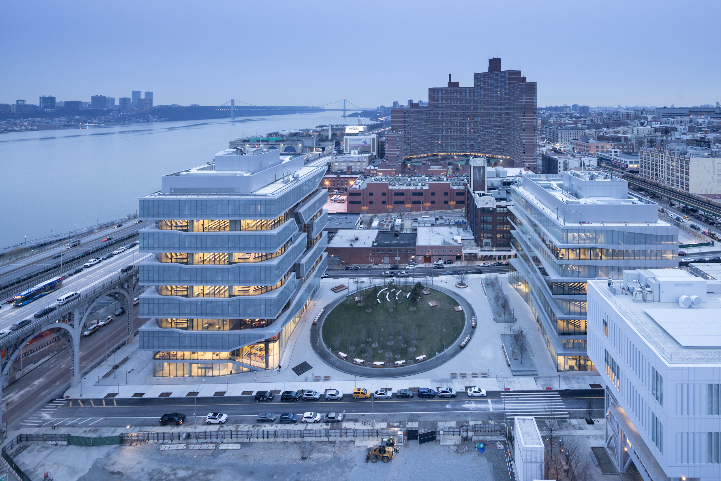 Columbia University’s new 492,000-sf Business School is housed in two buildings located at Columbia’s distinctly urban Manhattanville campus in New York City.