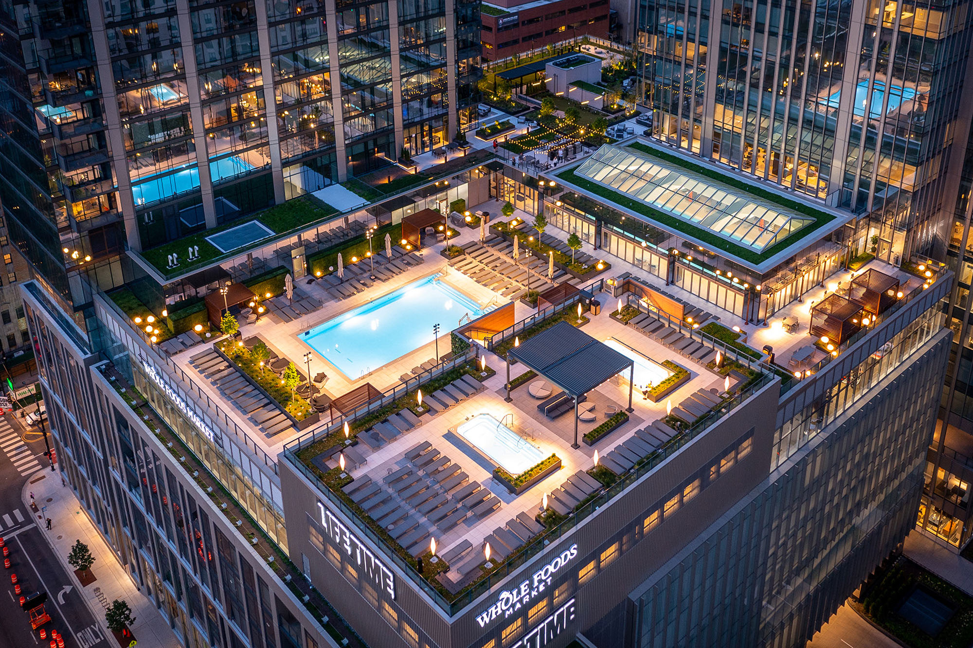 Luxury apartment roofdeck amenities