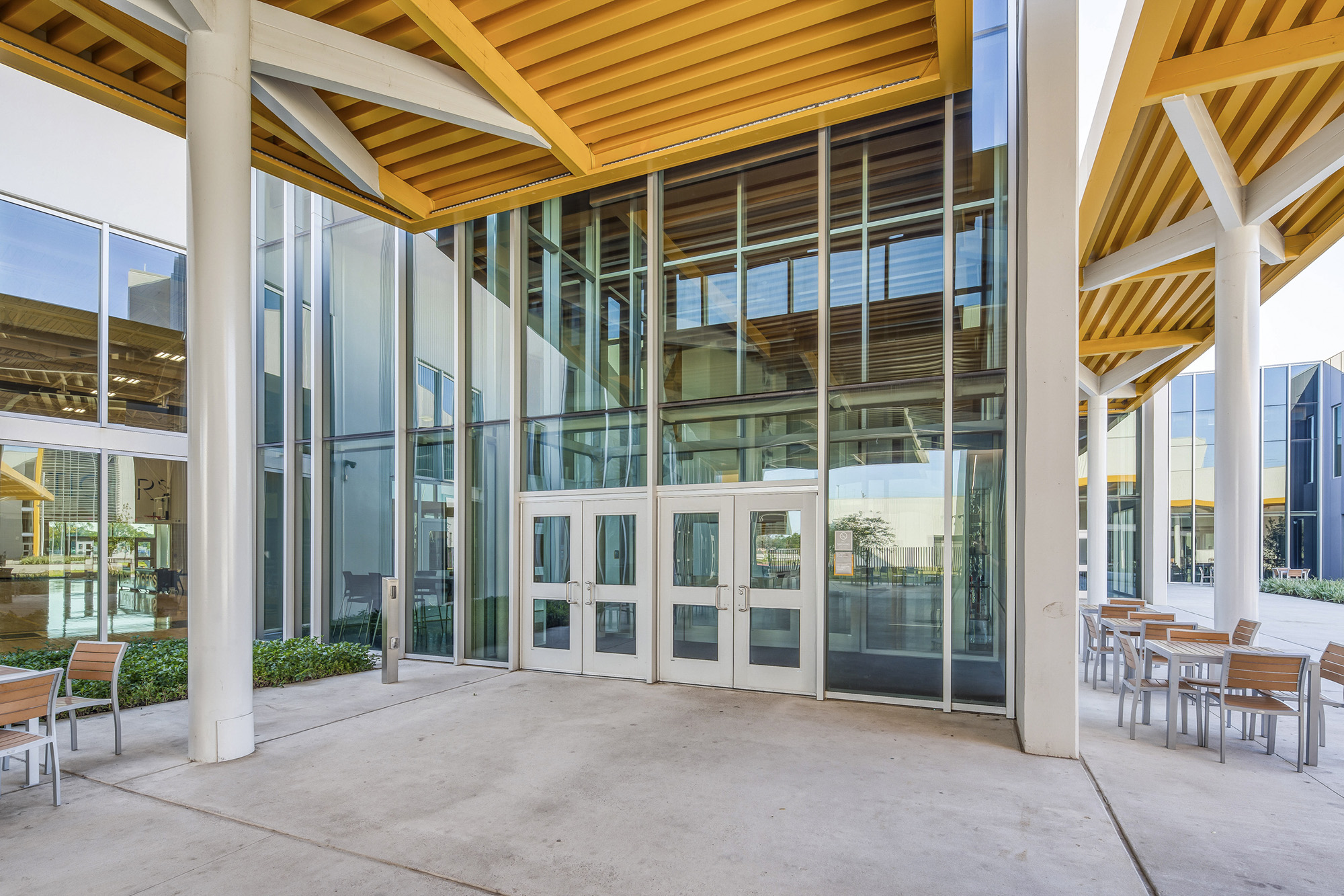 Therml=Block architectural aluminum entrance system, Photo © Brian Austin 