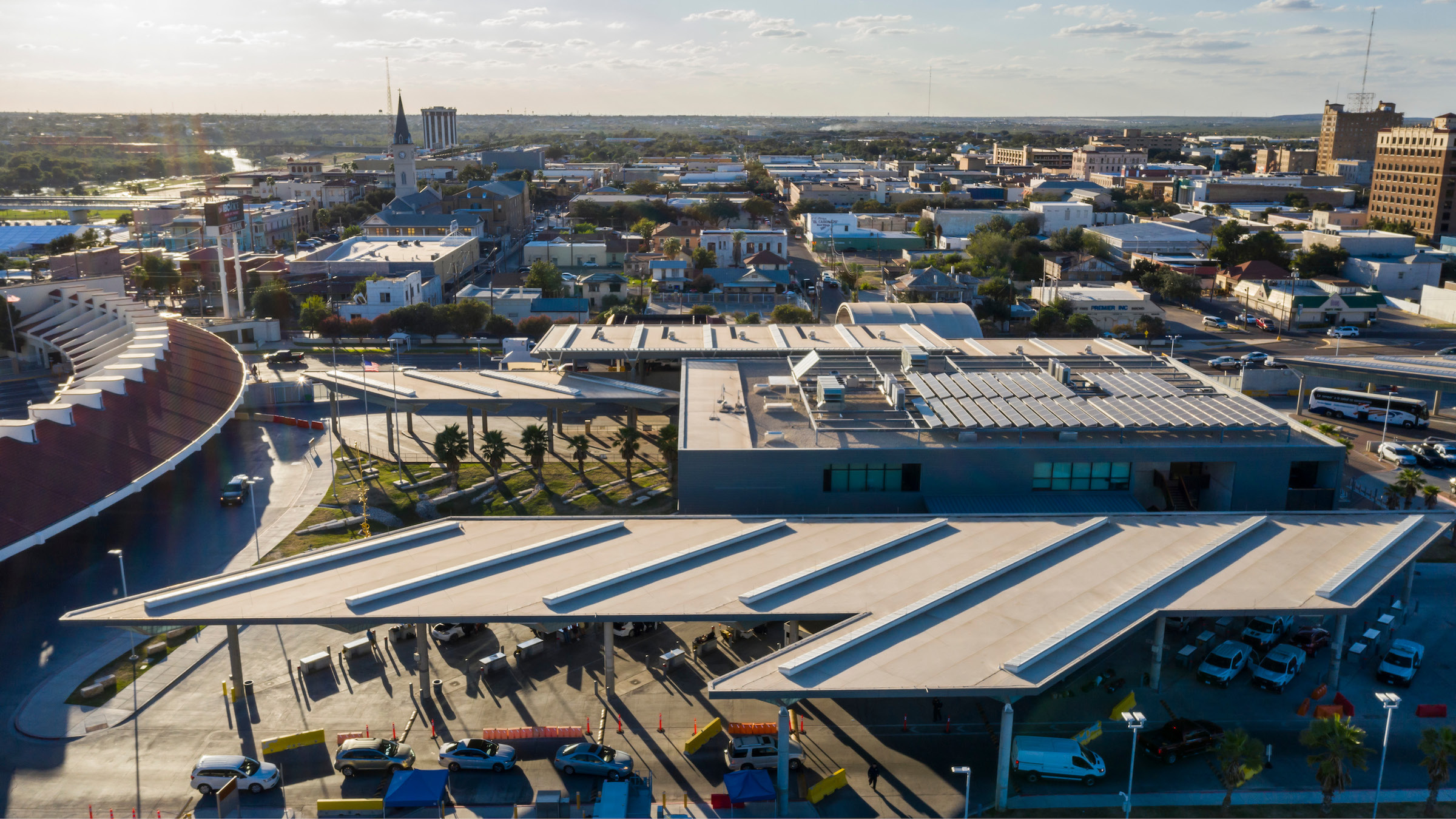 Convent Avenue And Juarez-Lincoln Land Ports Of Entry Laredo, Texas Photo: David Bozzone