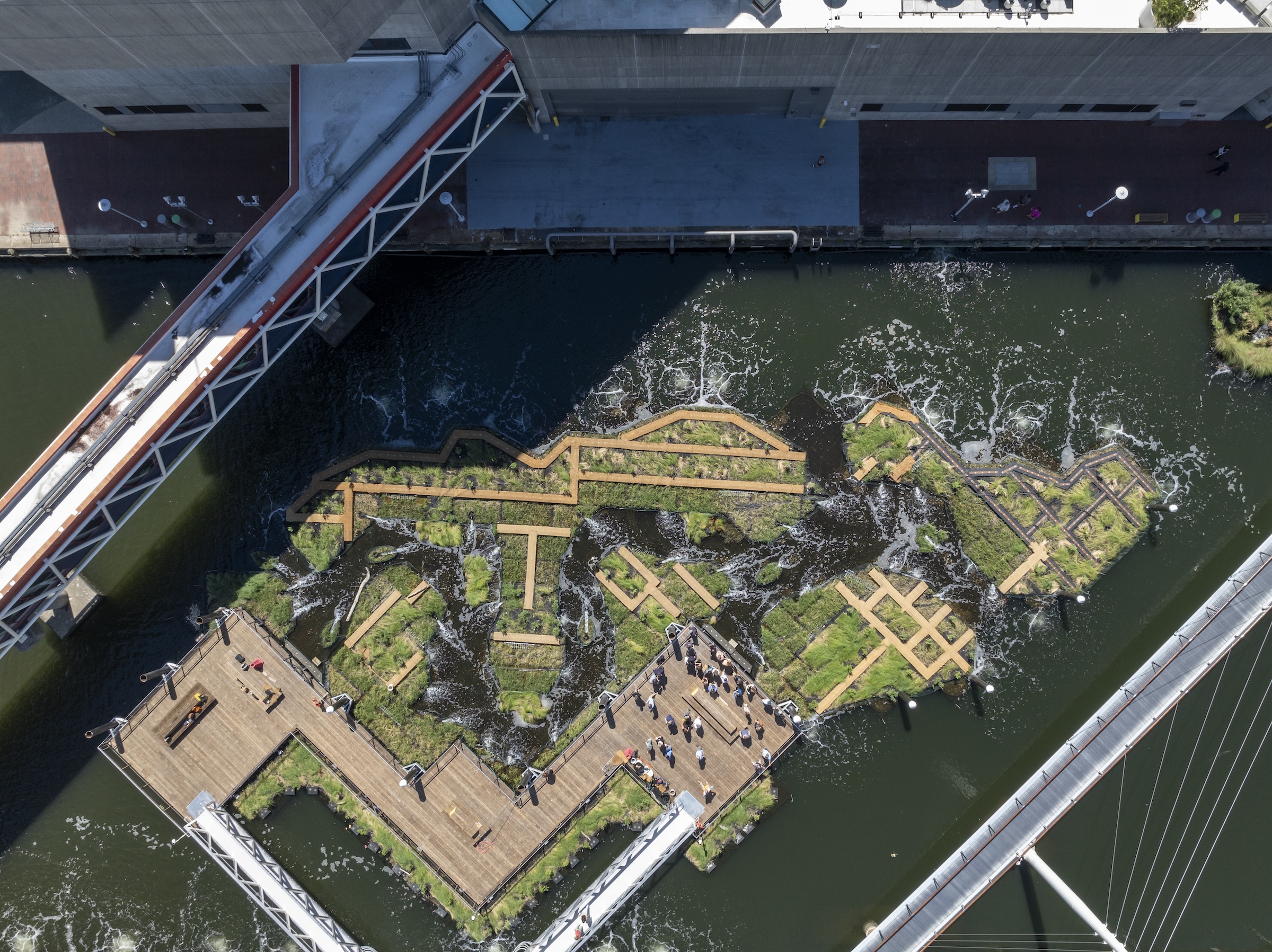 Baltimore’s National Aquarium opens 10,000-sf floating wetland that mimics the harbor’s original tidal marsh habitat. Photo: Philip Smith, National Aquarium