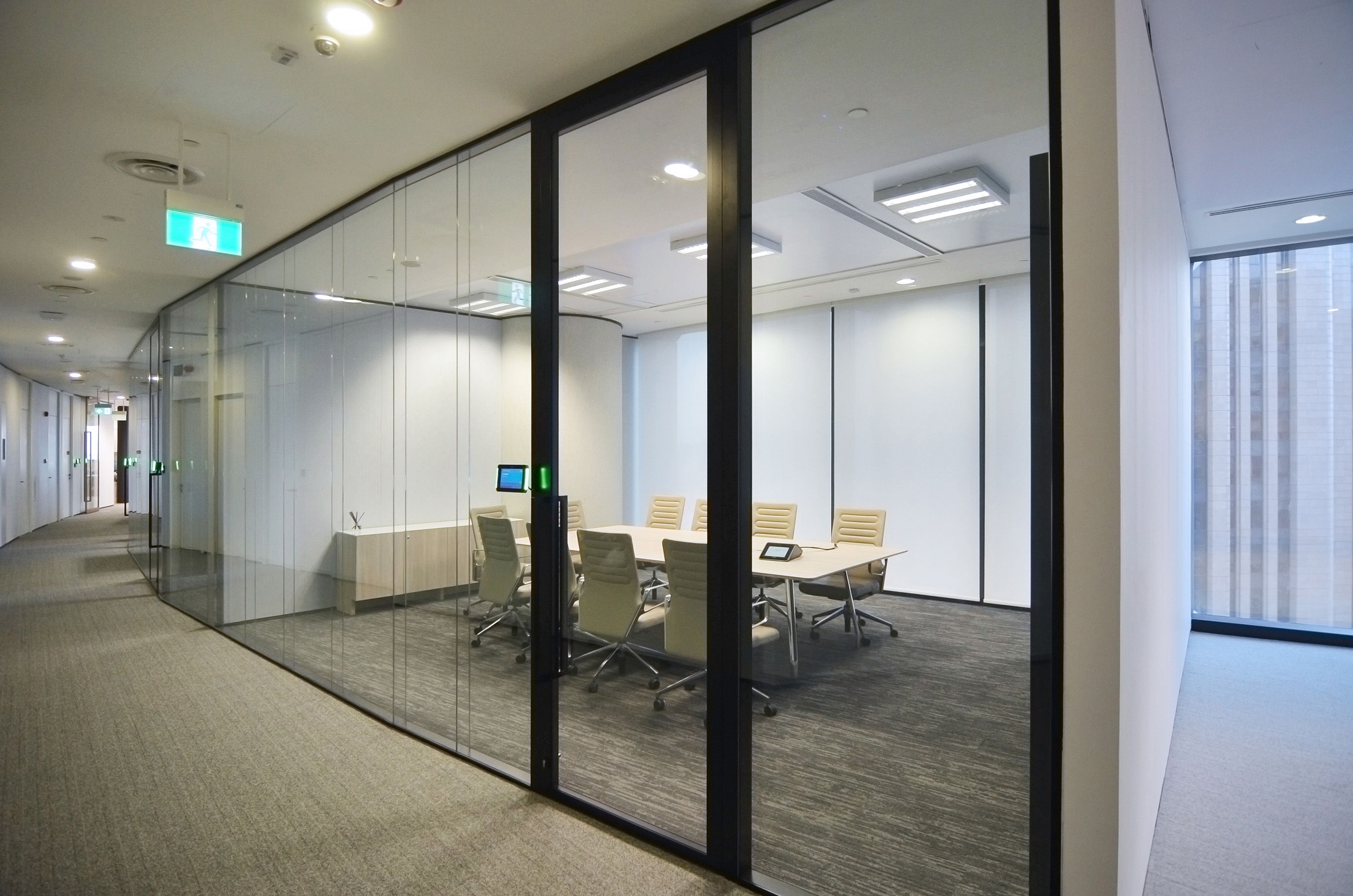 Edge Affinity Plus framed pivoting glass door