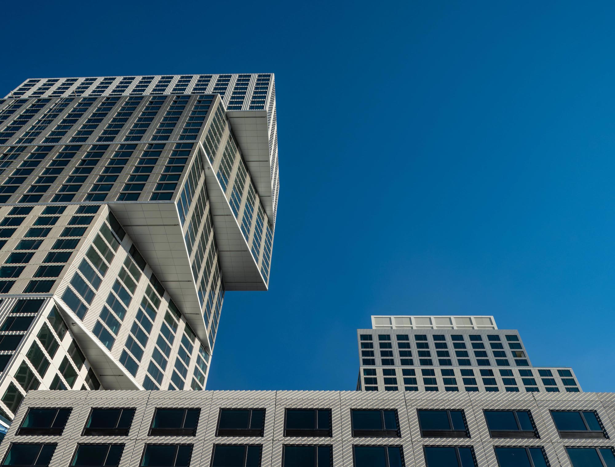 Eagle + West tower, Brooklyn, by OMA, Beyer Blinder Belle Photo: John Cole