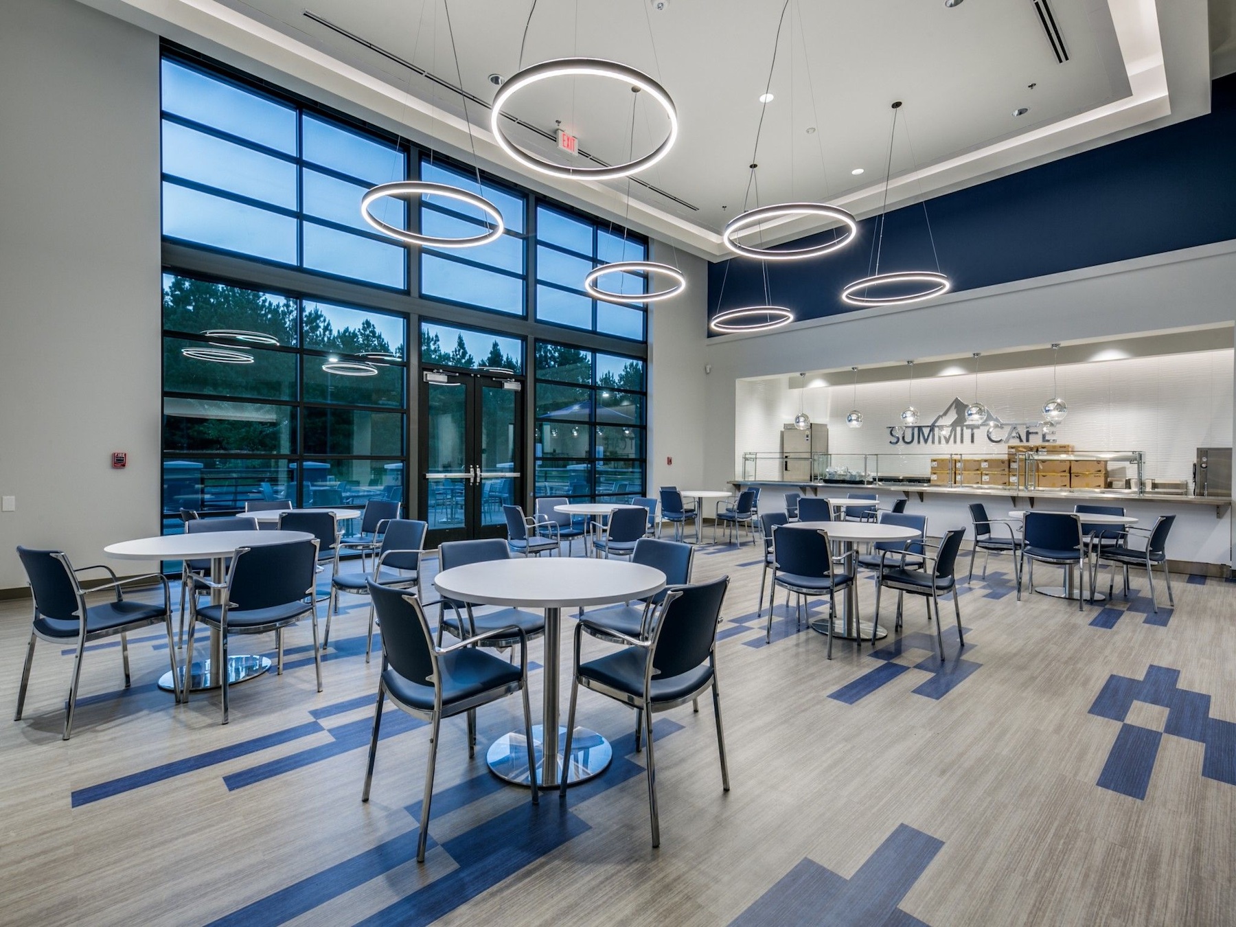 Large dining room in Everest Rehab hospital