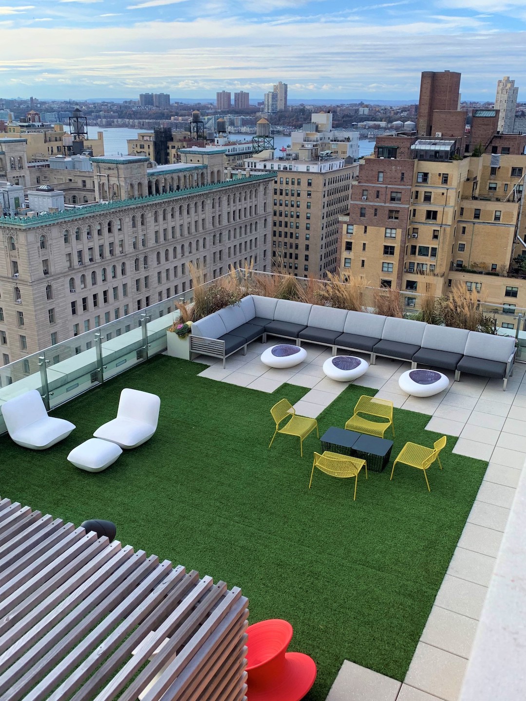 Rooftop paver assembly on landmark property