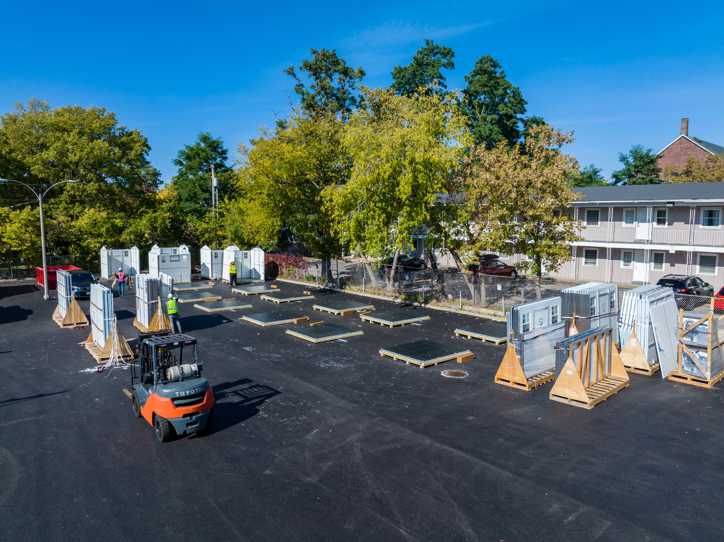 Pallet Shelter is fighting homelessness, one person and pod at a time Pallett assembly