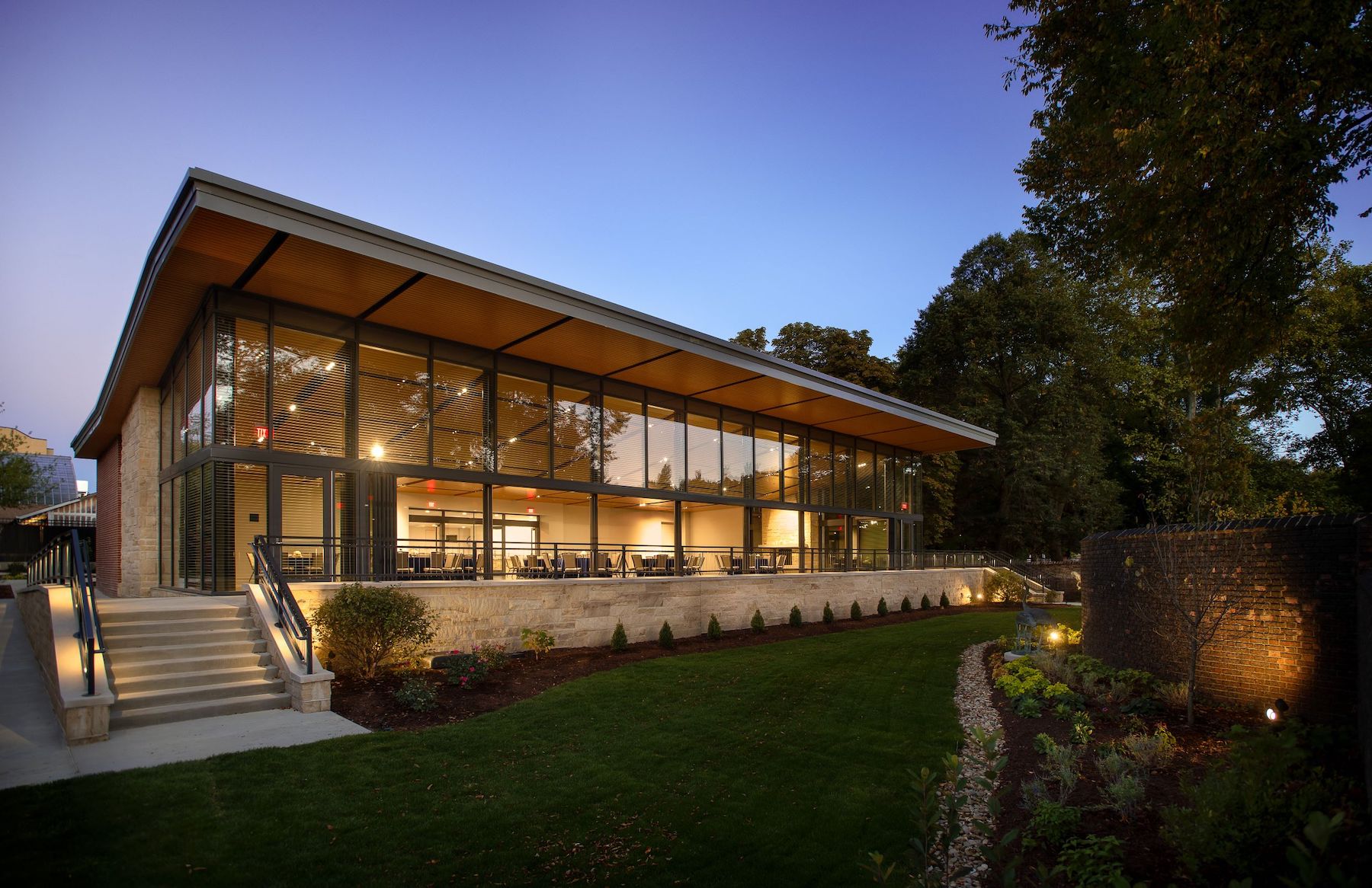 The National Aviary in Pittsburgh showcases acid-etched, solar control low-e glass to provide views, bird safety and energy performance. Photo courtesy of Vitro Architectural Glass