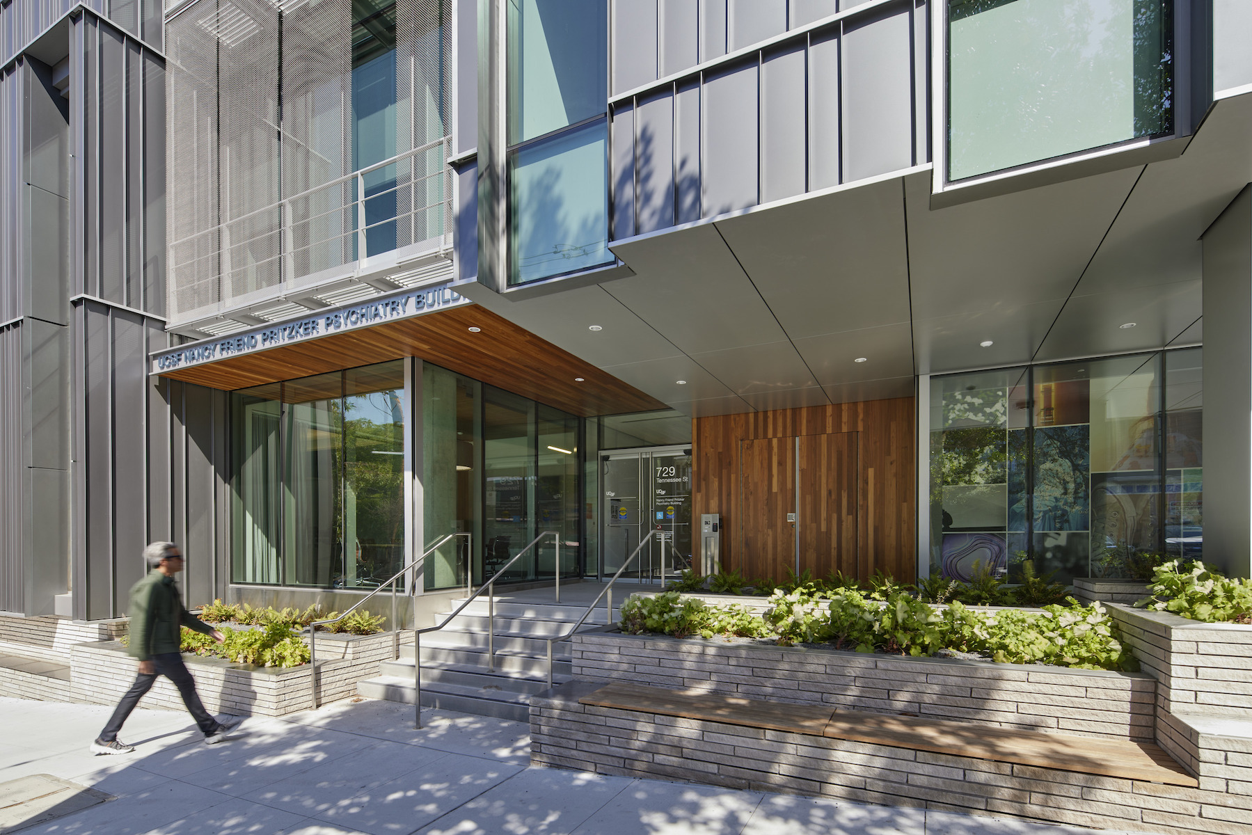 Side entrance at UCSF Nancy Friend Pritzker Psychiatry Building