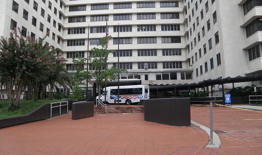 Old Veterans Administration Hospital in New Orleans. Photo: Karen Apricot via Wi